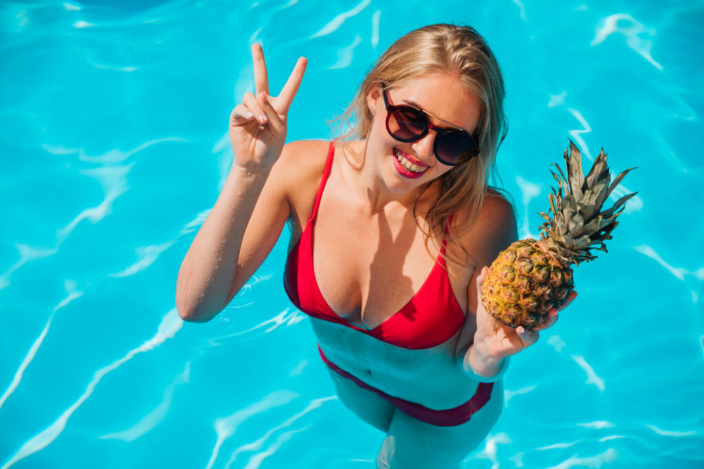 femme dans une piscine
