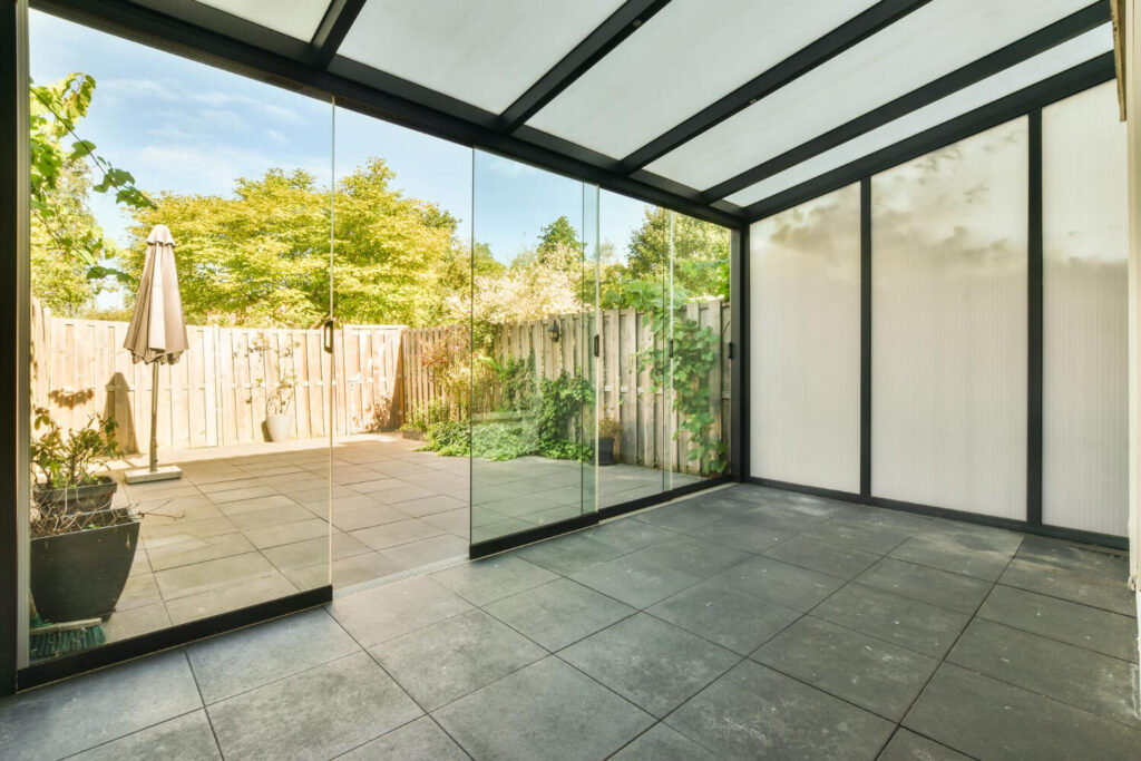 Condensation dans une véranda non chauffée : les solutions 3 véranda ouverte, ventiler sa veranda