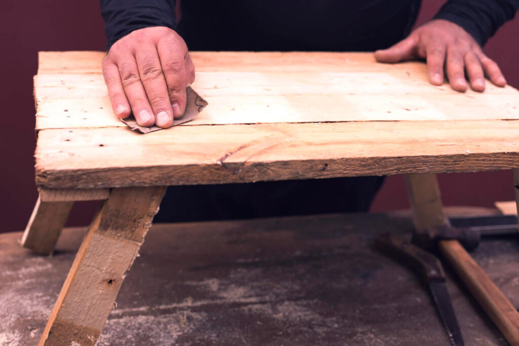 Comment réparer un meuble en bois qui a gonflé à cause de l'eau ? 3 Meuble en bois massif