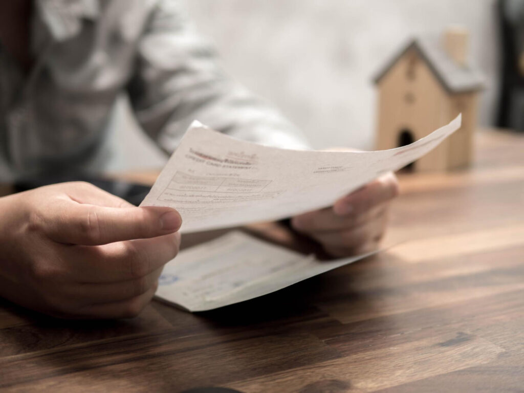 Lettre de mise en demeure envoyée à un huissier pour harcèlement, illustrant les droits et recours.