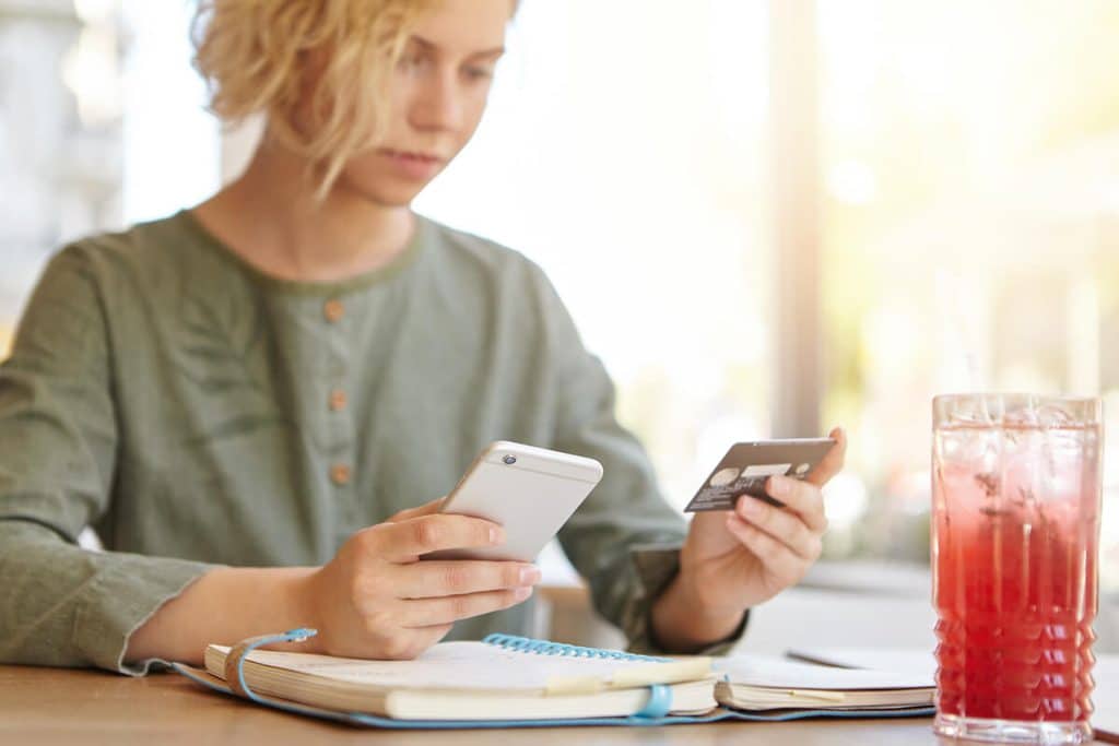 Blocage d'un abonnement récurrent sur l'application bancaire mobile d'un utilisateur.